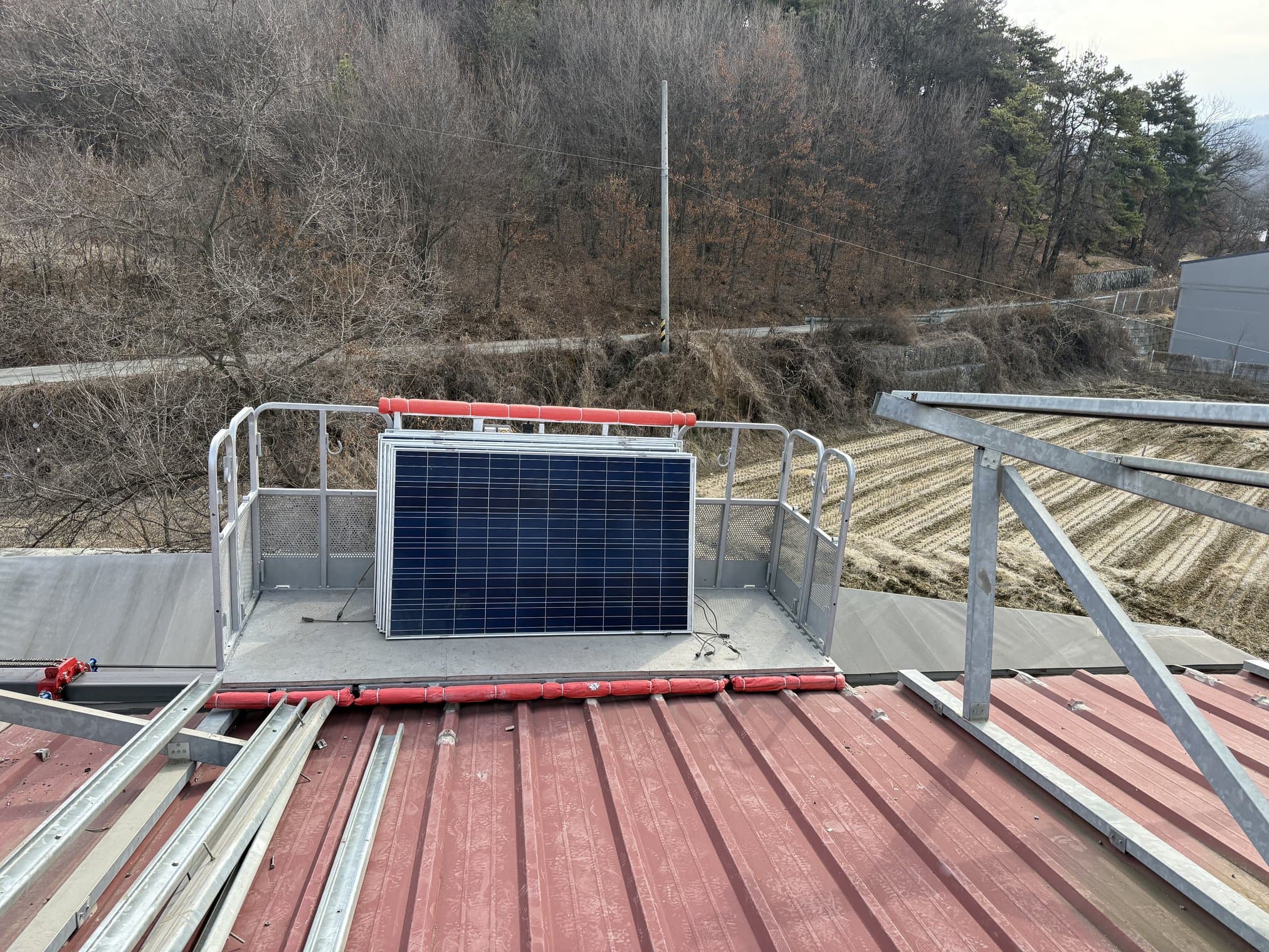 경기 용인 옥상 태양광 접속반·인버터 포함 일괄 철거 작업 중 3